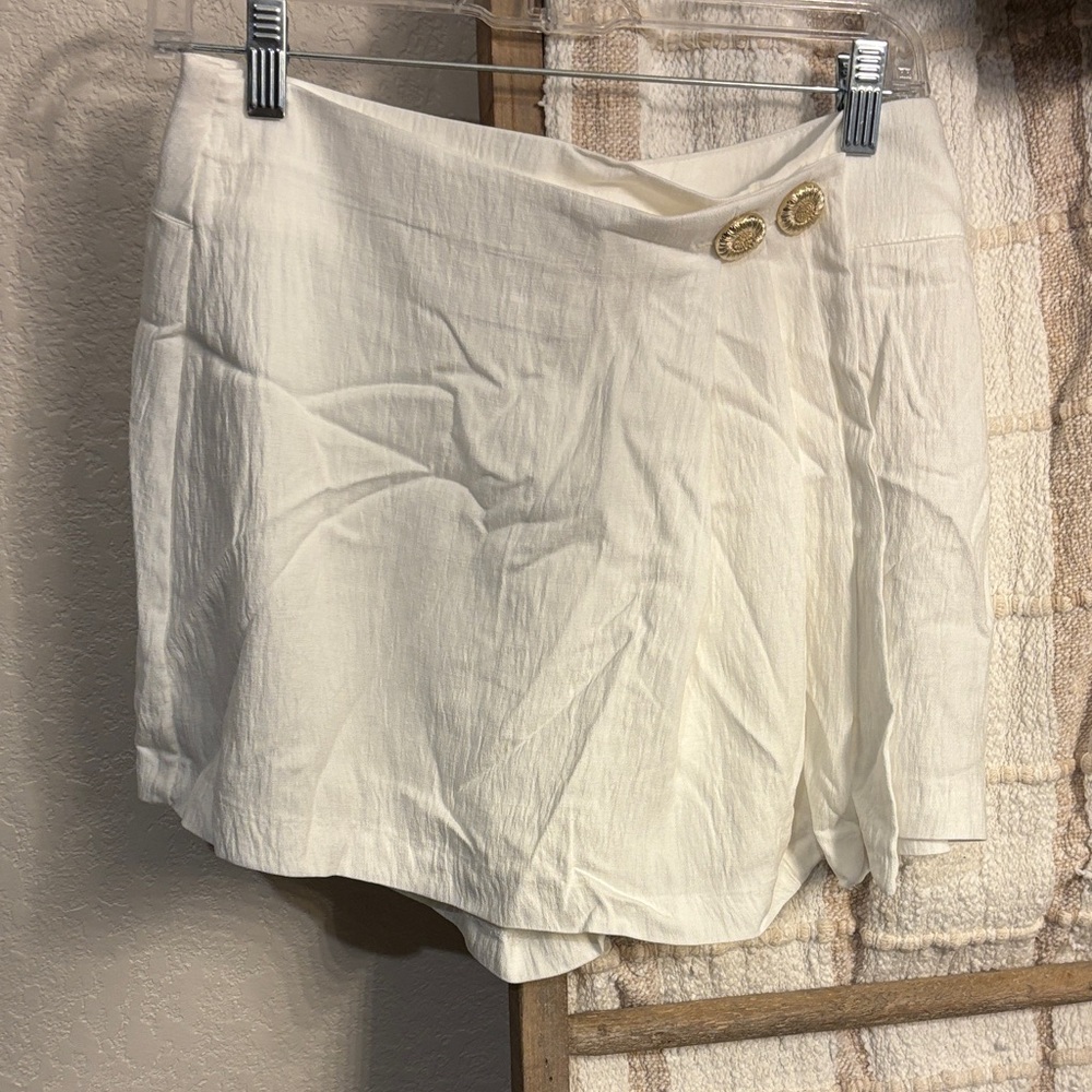 Zara White Garment with Black Label
